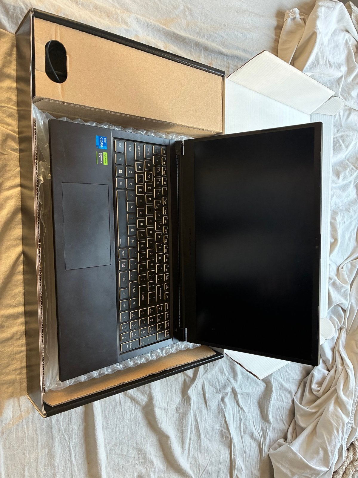 Foto 4 van Medion Erazer Deputy P60 gaming laptop