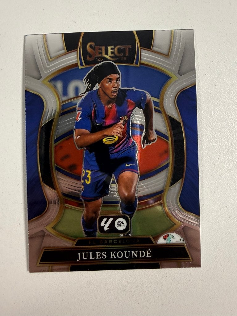 2 Jules Kounde Select La Liga 2025-26, Verzamelen, Ophalen of Verzenden, Nieuw, Buitenlandse clubs, Poster, Plaatje of Sticker
