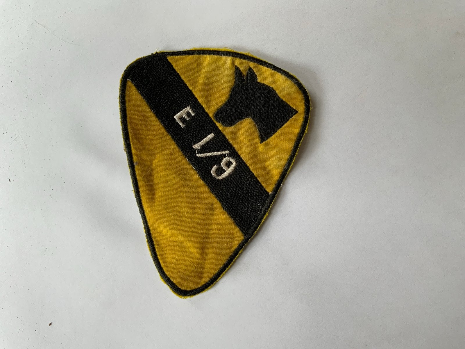 Patch US First Cavalry Division E 1/9, Verzamelen, Ophalen of Verzenden, Landmacht, Amerika, Embleem of Badge