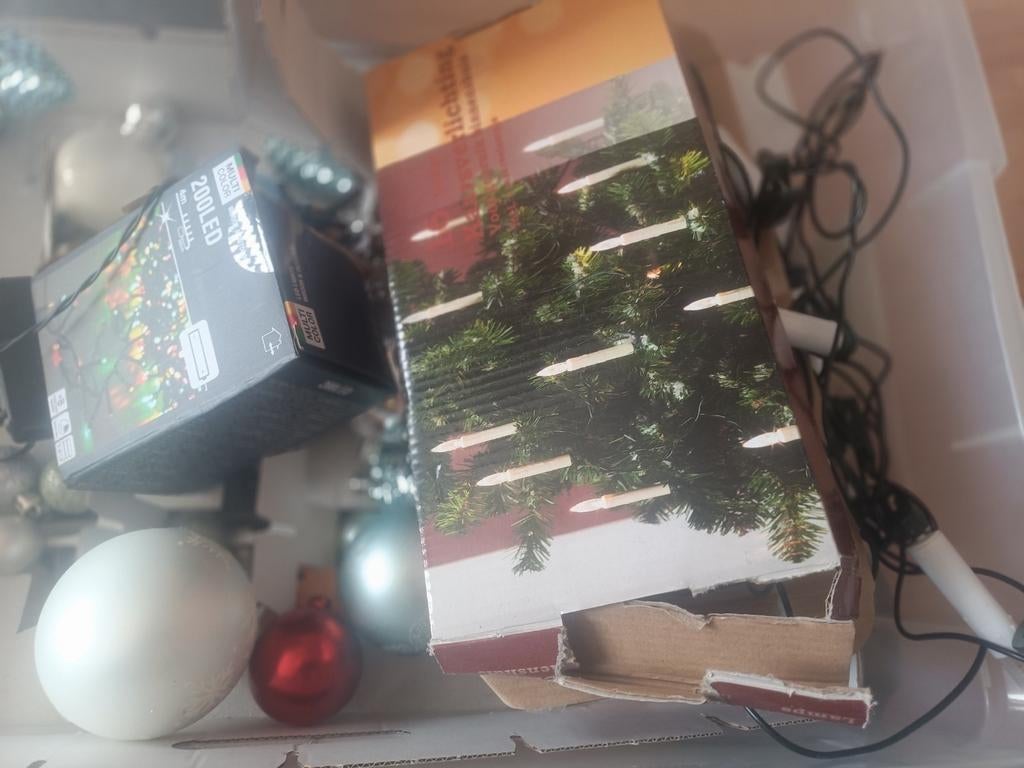 Kerstballen en kerstlichtjes, Diversen, Ophalen