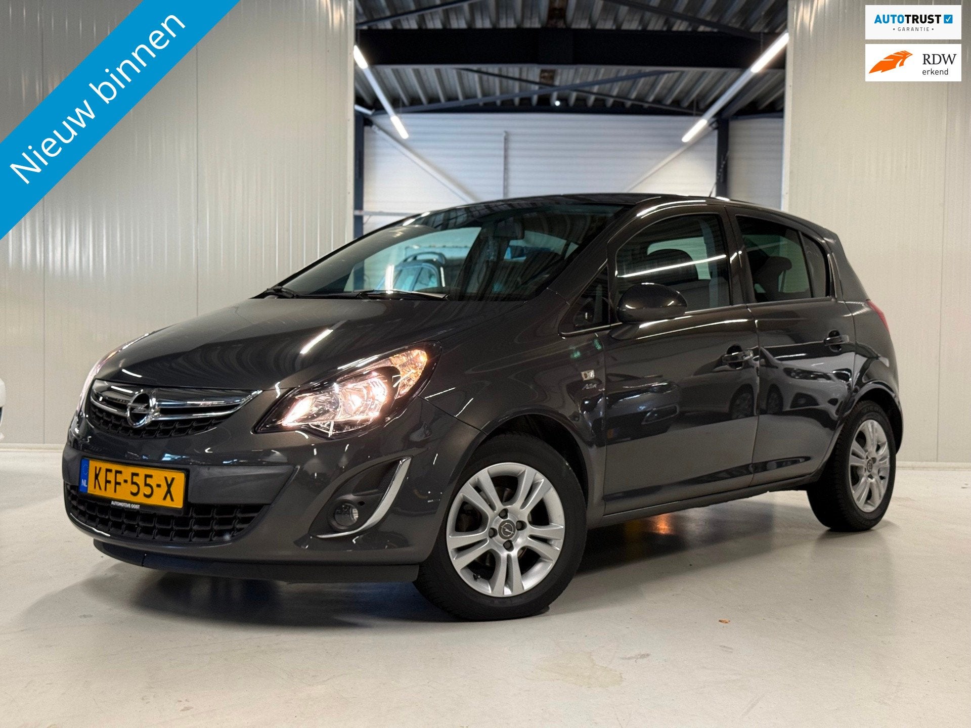Opel CORSA 1.4-16V 101PK Cosmo Airco|Stuur&stoelvwewaming!, Auto's, Voorwielaandrijving, Euro 5, Gebruikt, 4 cilinders