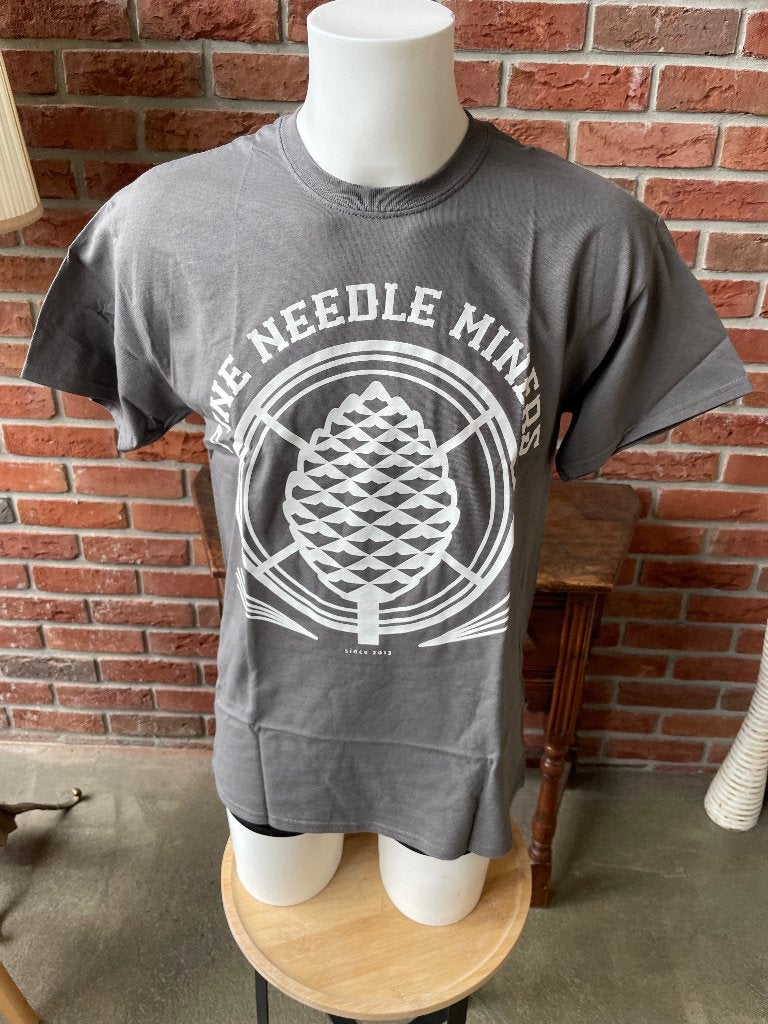 Pine Needle Miners T-Shirt - Grijs - Maat M - Nieuw, Maat 48/50 (M), Nieuw, Ophalen of Verzenden, Pine Needle Miners