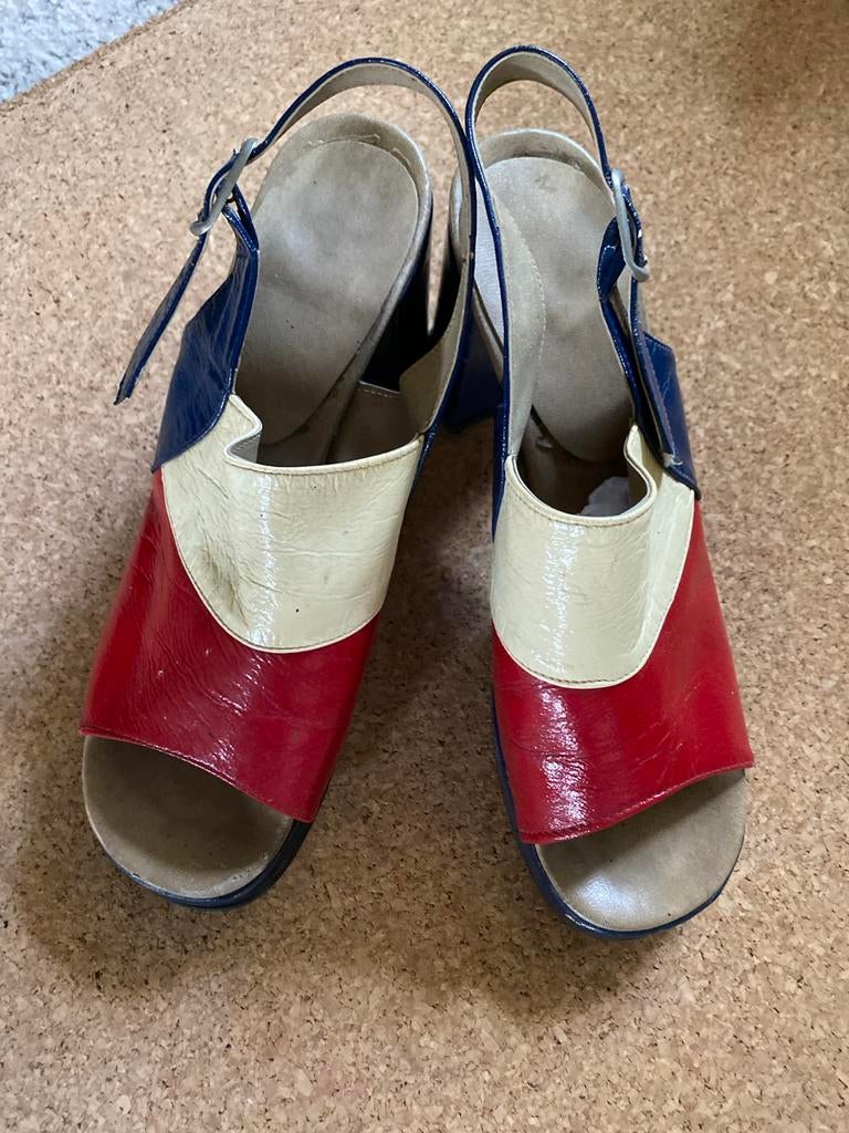 Vintage Rood, Wit, Blauwe Sandalen met Blokhak, Kleding | Dames, Schoenen, Gedragen, Sandalen of Muiltjes, Rood, Ophalen of Verzenden