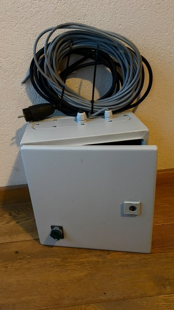 Omron MX2 frequentieregelaar 0,75 kW in Rittal kast, Ophalen, Gebruikt