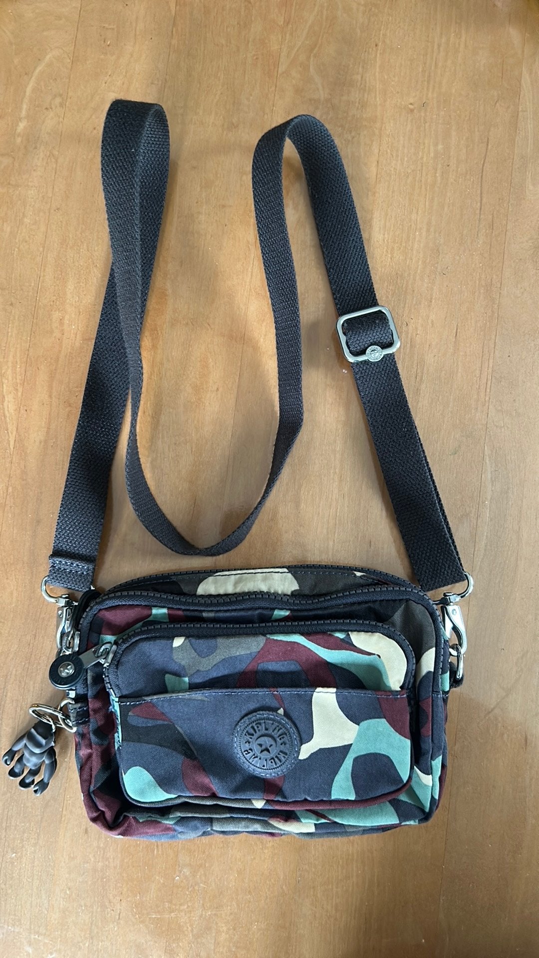Zgan handtas van Kipling in blauw/groen/rood, Sieraden, Tassen en Uiterlijk, Tassen | Schoudertassen, Ophalen of Verzenden, Zo goed als nieuw