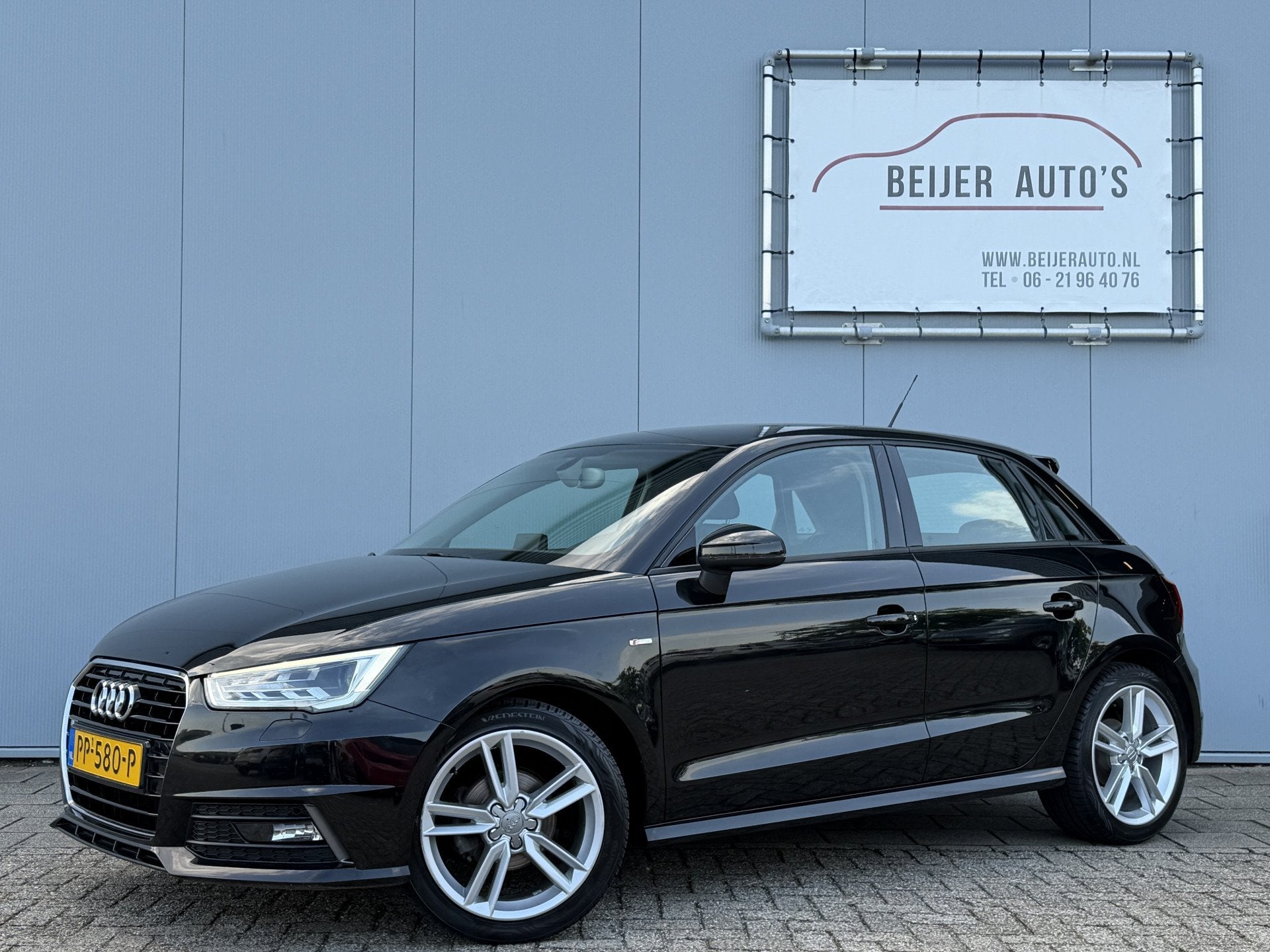 Audi A1 Sportback 1.0 TFSI Sport S line Edition Navigatie/17, Voorwielaandrijving, Stof, Euro 6, 4 stoelen