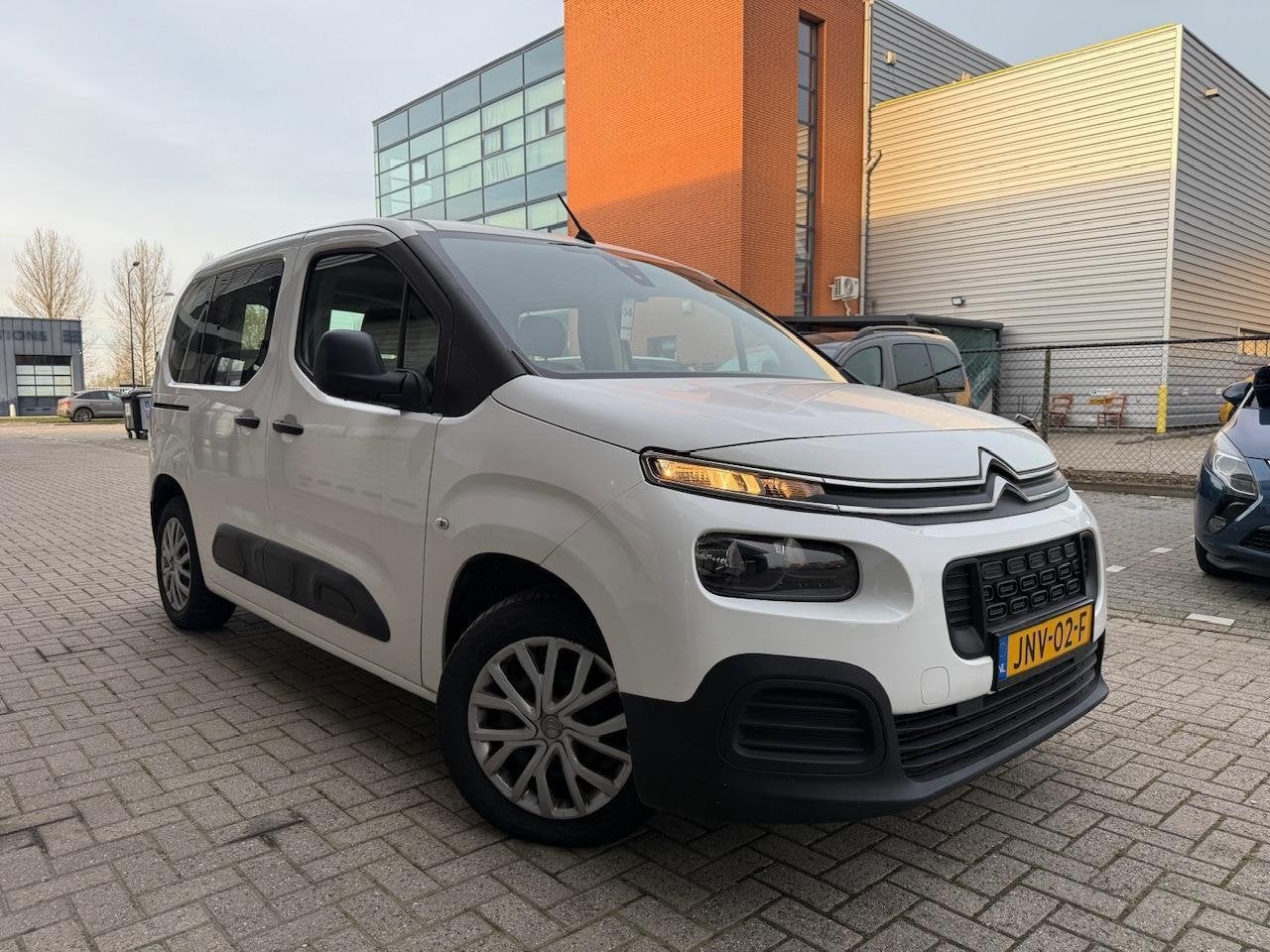 Citroën Berlingo 1.2 Benzine | Trekhaak | Bluetooth | 5 zit, Auto's, Citroën, Voorwielaandrijving, Gebruikt, 1199 cc, Handgeschakeld