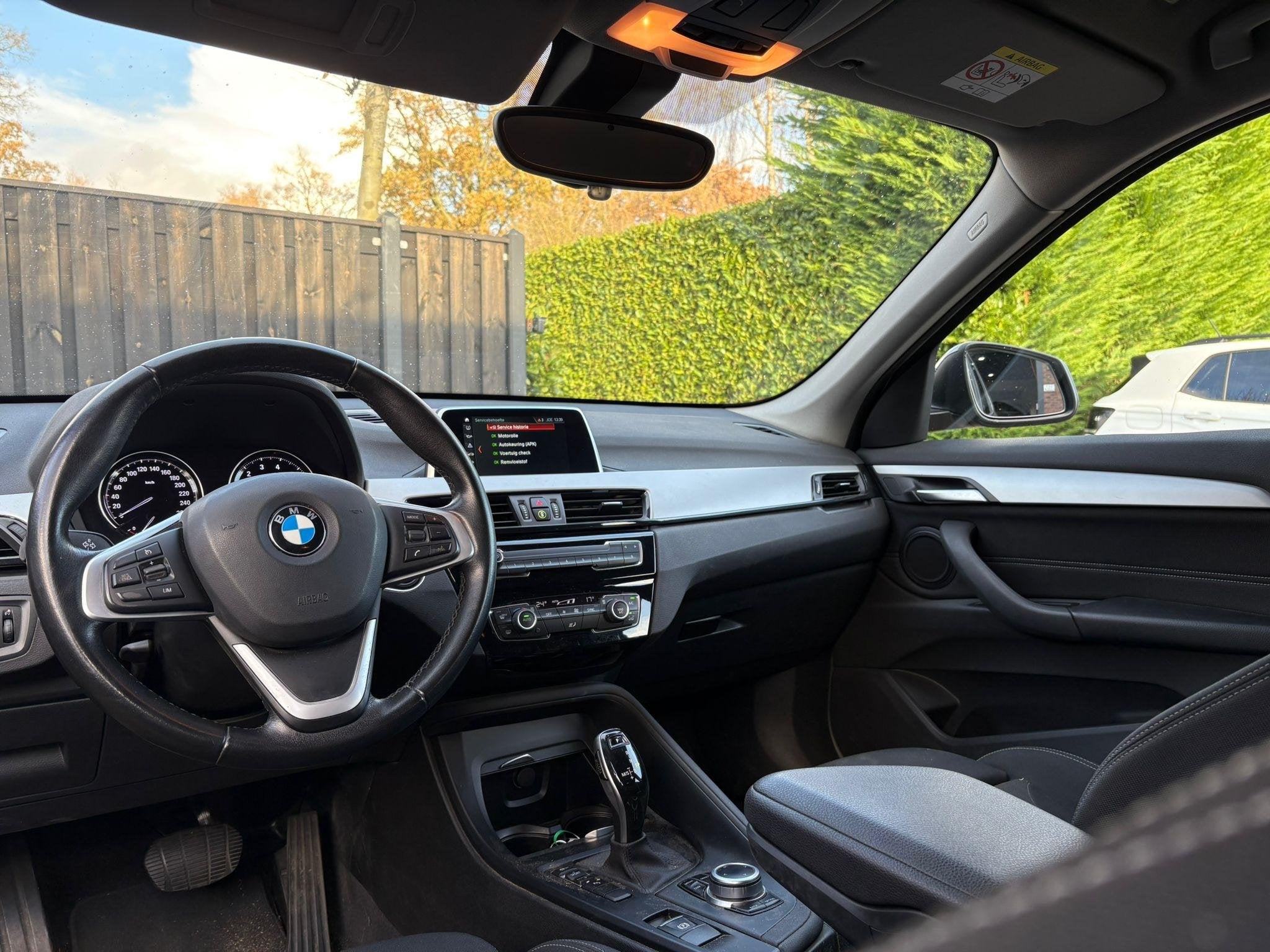 BMW X1 sDrive18i Executive, Auto's, Stof, Gebruikt, Euro 6, Origineel Nederlands