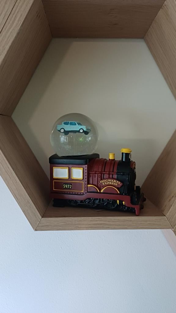 Harry Potter Sneeuwbol/snowglobe Zweinstein Express, Ophalen of Verzenden, Zo goed als nieuw
