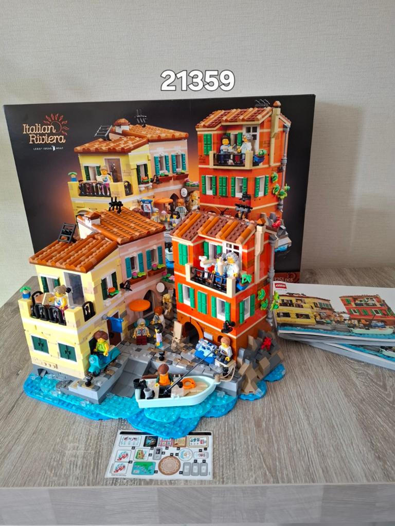 LEGO Ideas 21359 Italiaanse Rivièra (MOC), Kinderen en Baby's, Speelgoed | Duplo en Lego, Ophalen of Verzenden, Zo goed als nieuw