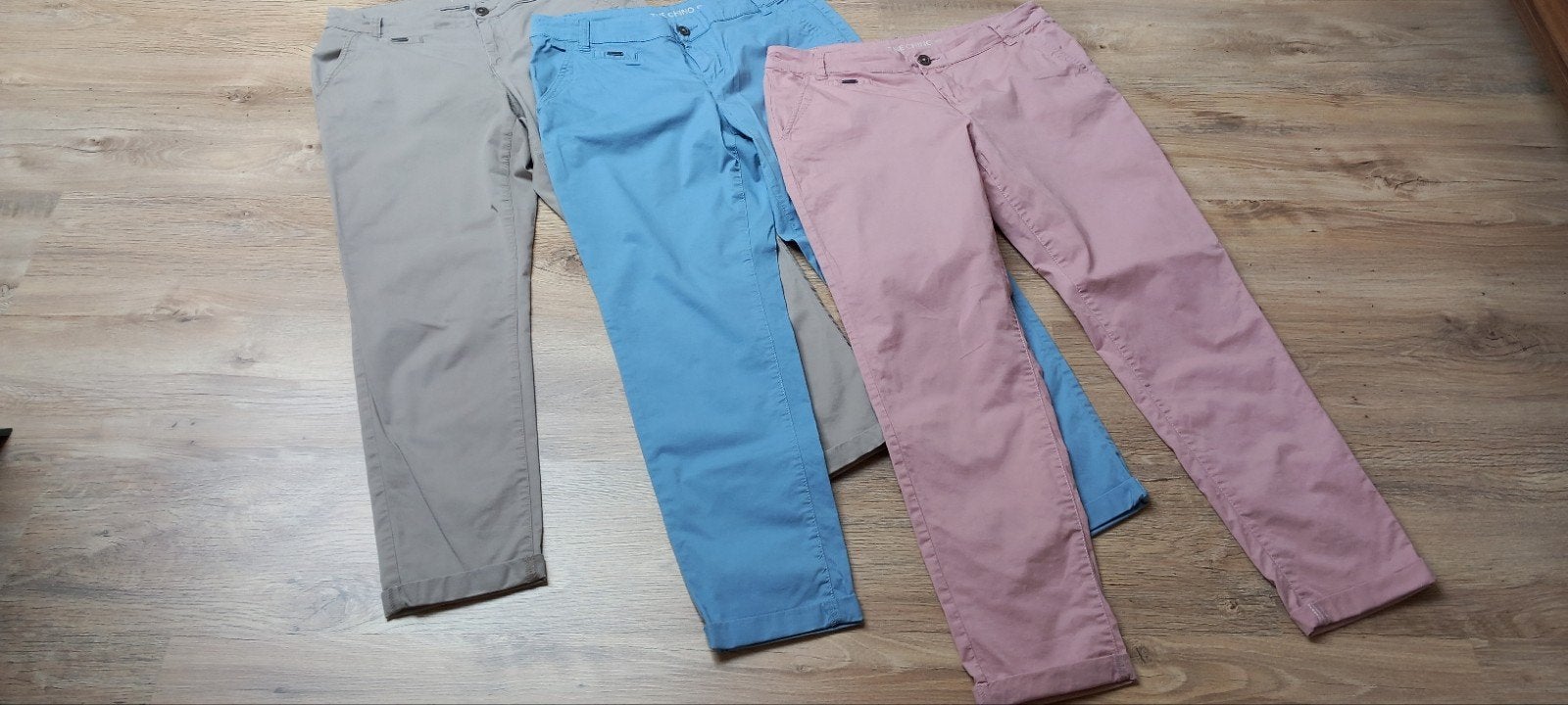 3 Chino Capribroeken Mt.38 + Gratis 2 Blouses 'Yessica C&A', Maat 38/40 (M), Ophalen of Verzenden, Zo goed als nieuw, Driekwart