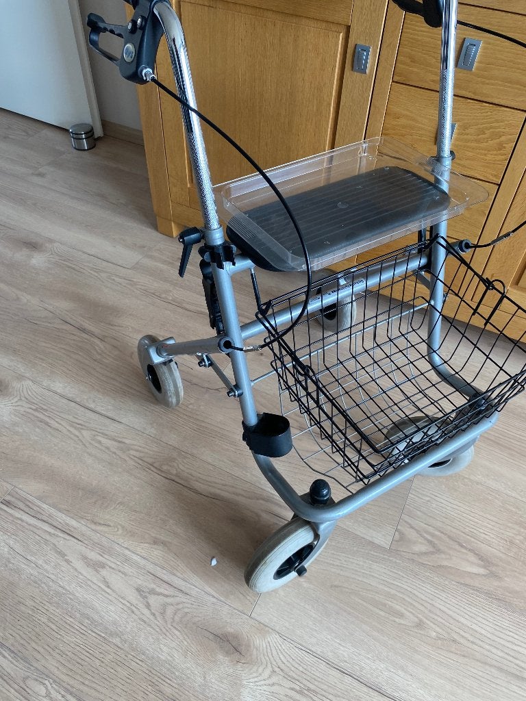Rollator zilver zo goed als nieuw!, Diversen, Rollators, Ophalen, Opvouwbaar, Zo goed als nieuw