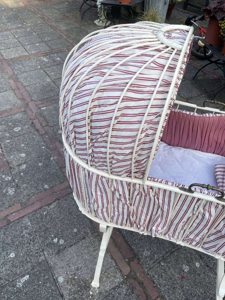 Vintage wit ijzeren wieg, Kinderen en Baby's, Ophalen, Zo goed als nieuw, Wieg