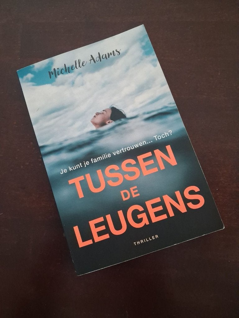 Michelle Adams - tussen de leugens, Ophalen of Verzenden, Zo goed als nieuw