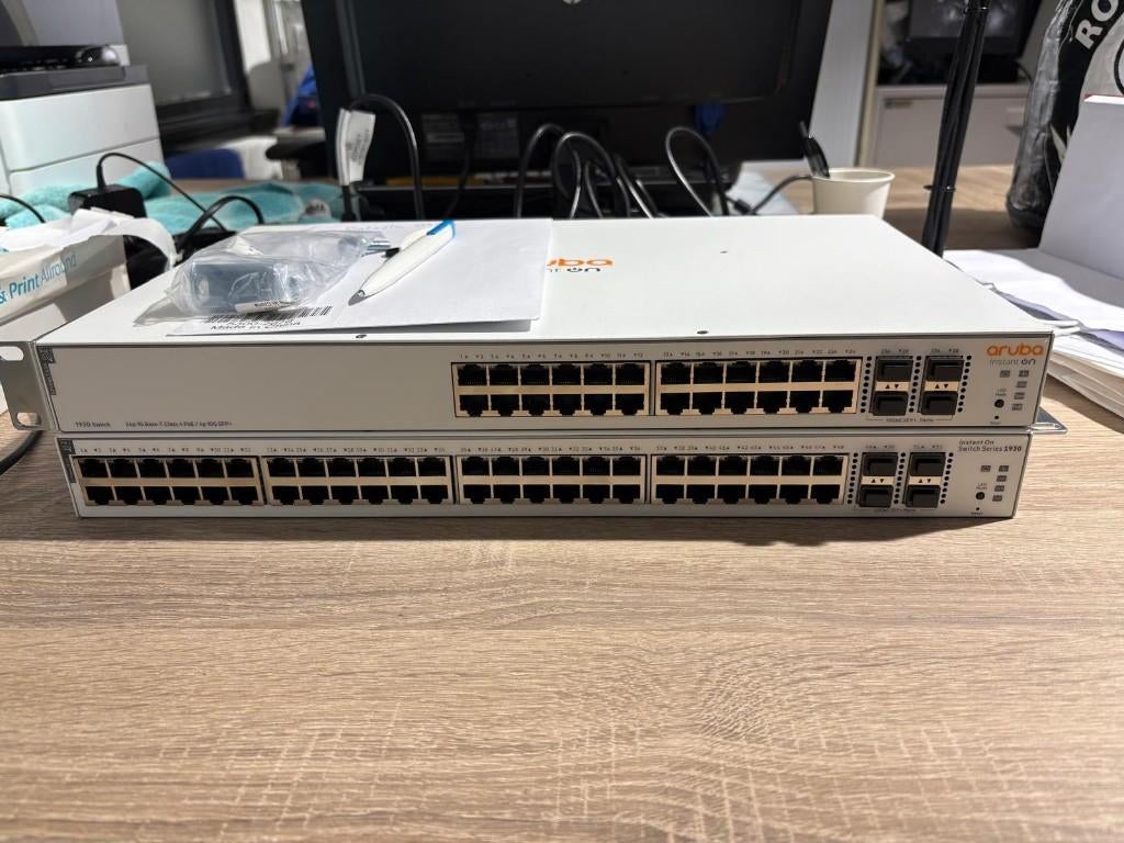 Aruba Instant On 1930 Switch 24 poorts PoE), Computers en Software, Netwerk switches, Zo goed als nieuw, Ophalen of Verzenden