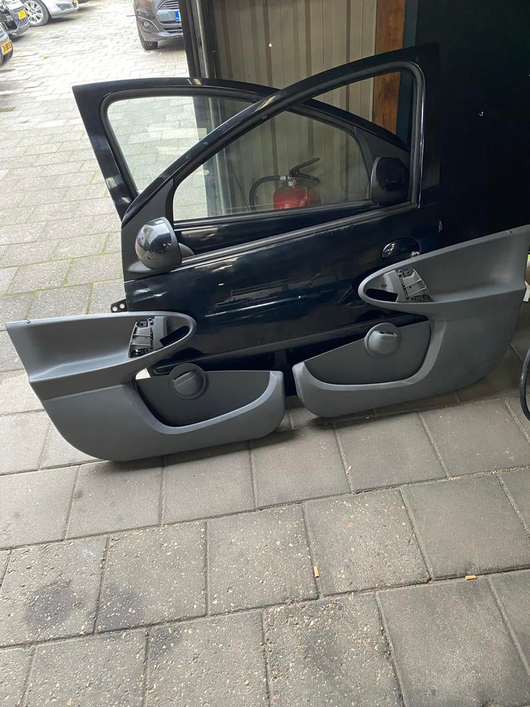 Voordeur - Portier - Citroën C1 - Peugeot 107 - Toyota Aygo, Auto-onderdelen, Carrosserie en Plaatwerk, Deur, Citroën, Voor, Gebruikt