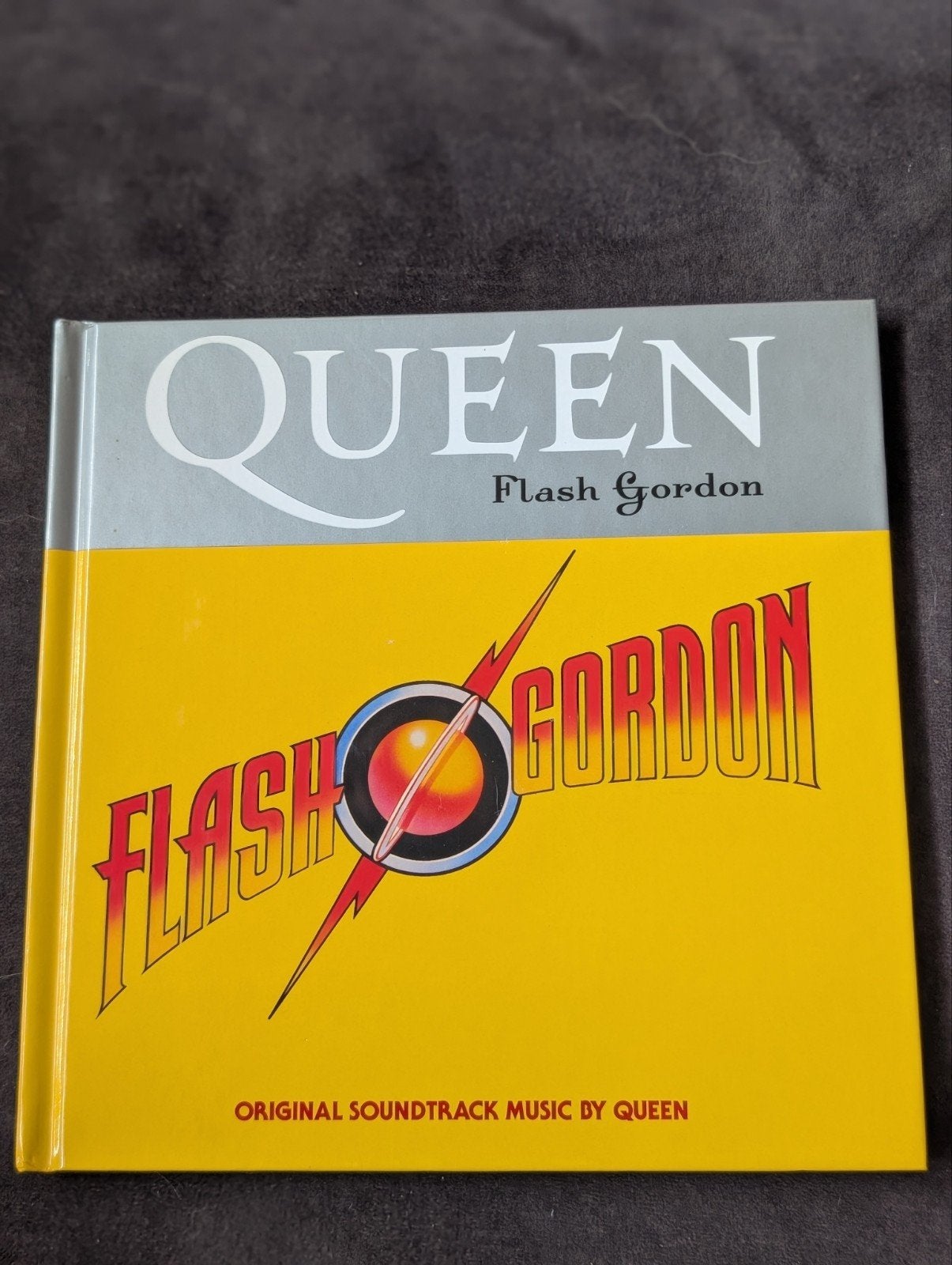 Queen - Flash Gordon Soundtrack CD + boek, Verzenden, Soundtrack, Digipak, Zo goed als nieuw