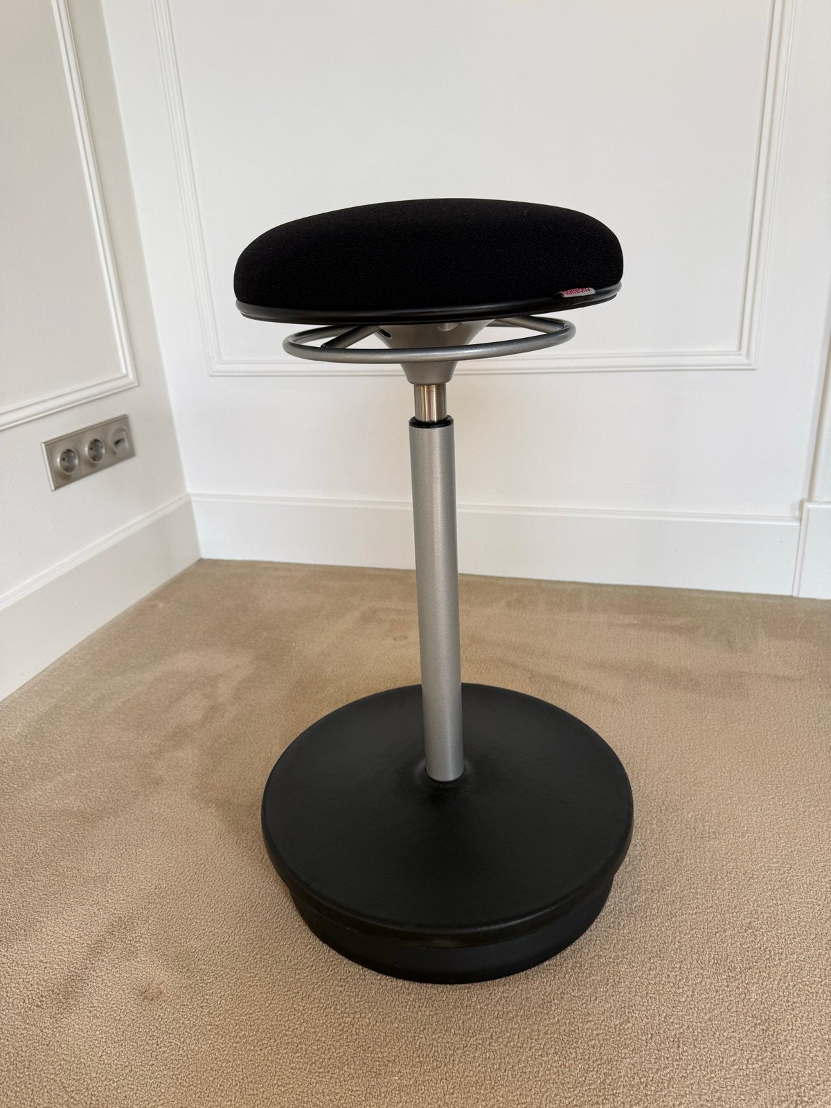 Comforto verstelbare ergonomische kruk/stoel, Ophalen, Zwart, Zo goed als nieuw, Eén