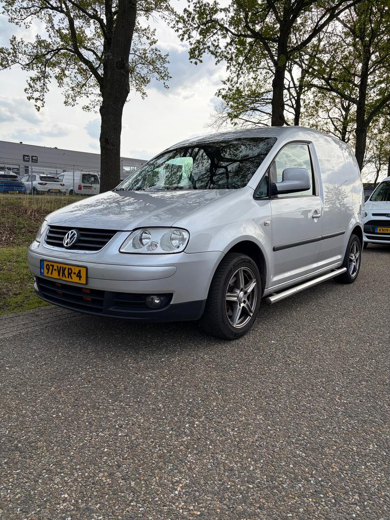 VW Caddy 2007 - ideale hondenauto met kooien - nieuwe APK, Voorwielaandrijving, Stof, 4 cilinders, Volkswagen