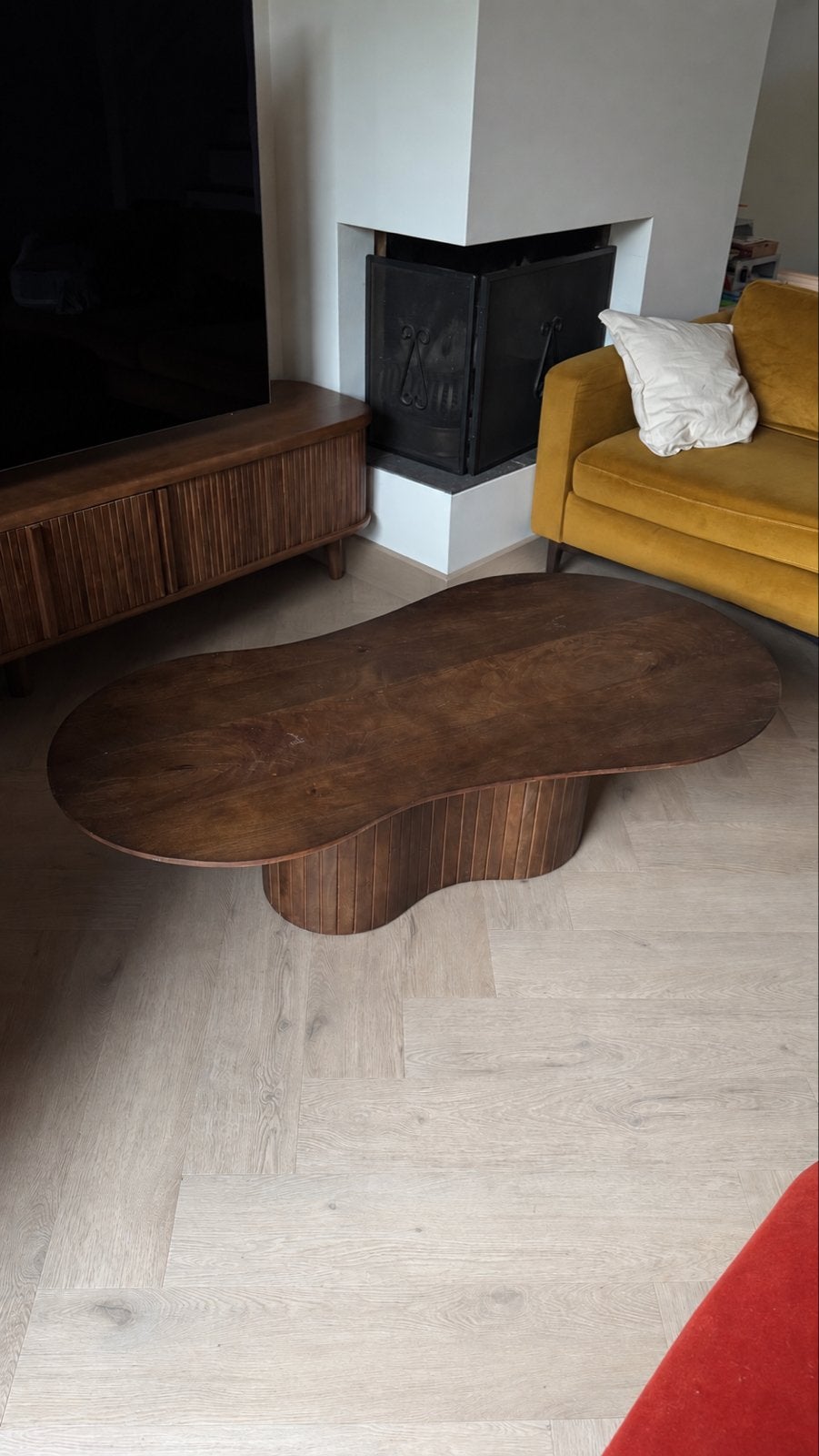 Mango houten salontafel met organische vorm, Ophalen, 100 tot 150 cm, 50 tot 100 cm, Zo goed als nieuw