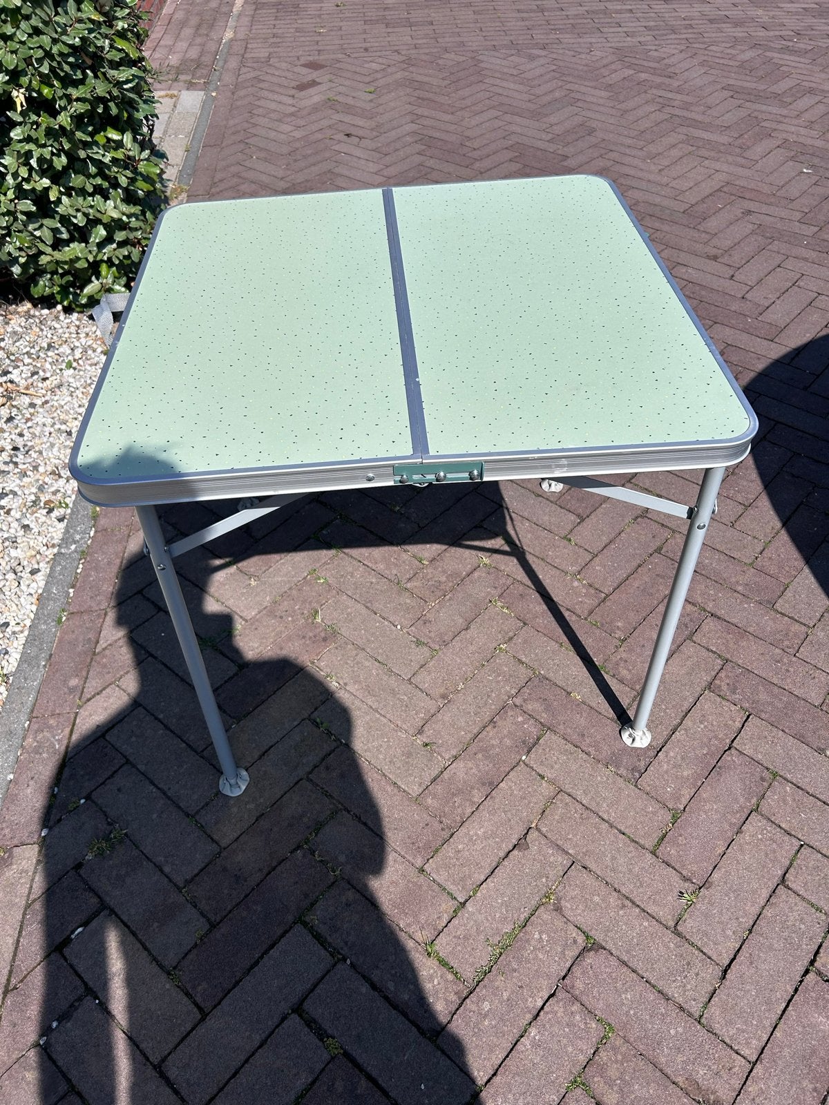 Opvouwbare campingtafel 2x - Quechua - 80x80 cm, Ophalen, Gebruikt, Campingtafel