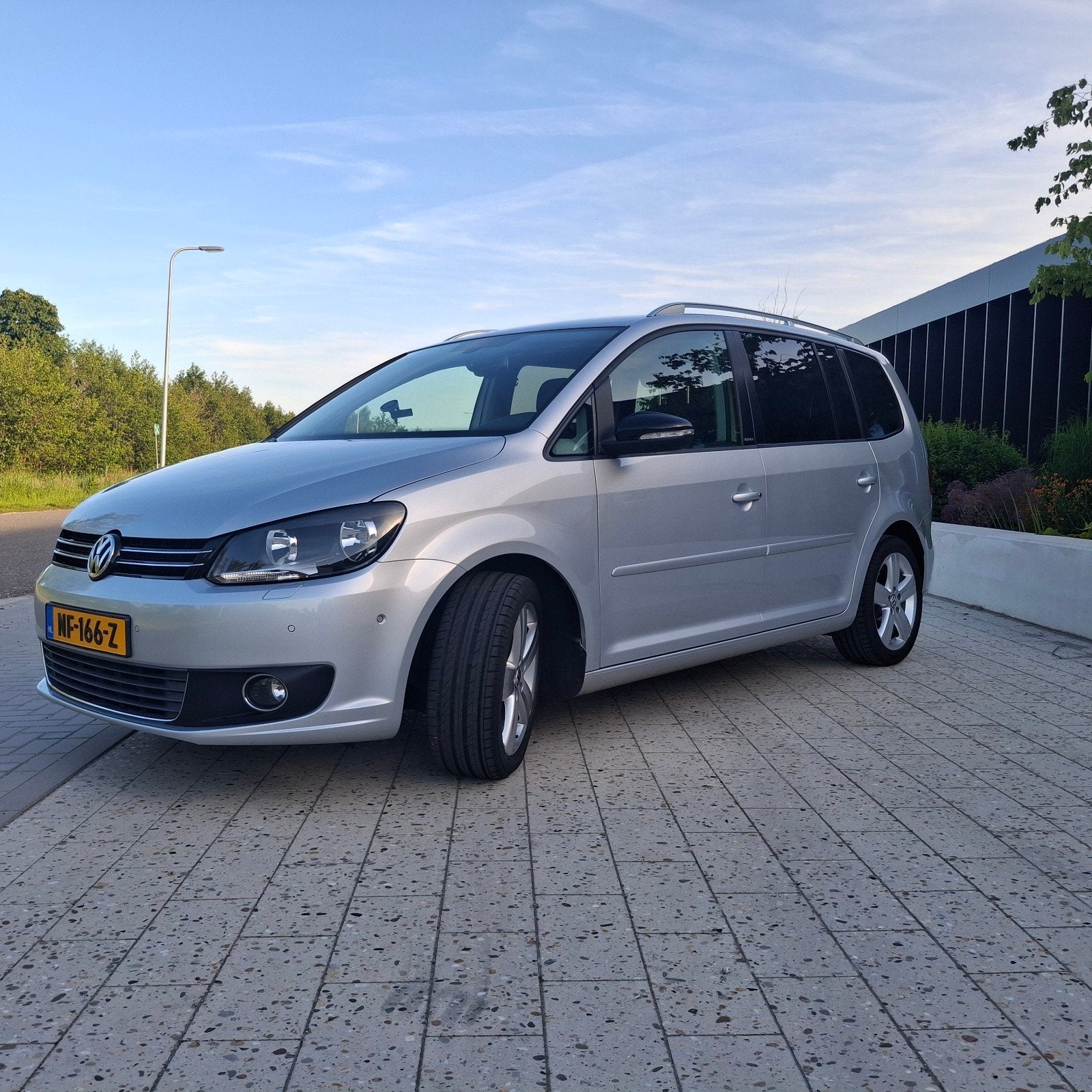 Volkswagen Touran 1.6 TDI 77KW 7P 2011 Grijs, Voorwielaandrijving, 4 cilinders, 7 stoelen, 1485 kg