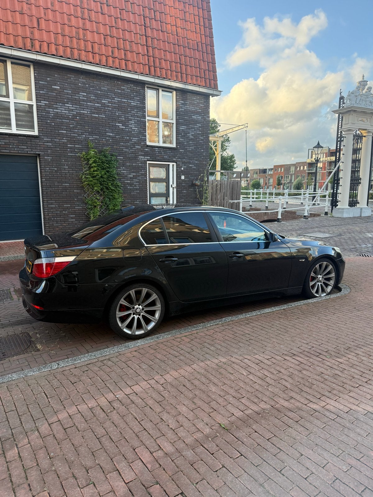 BMW 5-Serie 3.0 I 530 AUT 2003 Zwart, Automaat, Achterwielaandrijving, Beige, 2000 kg