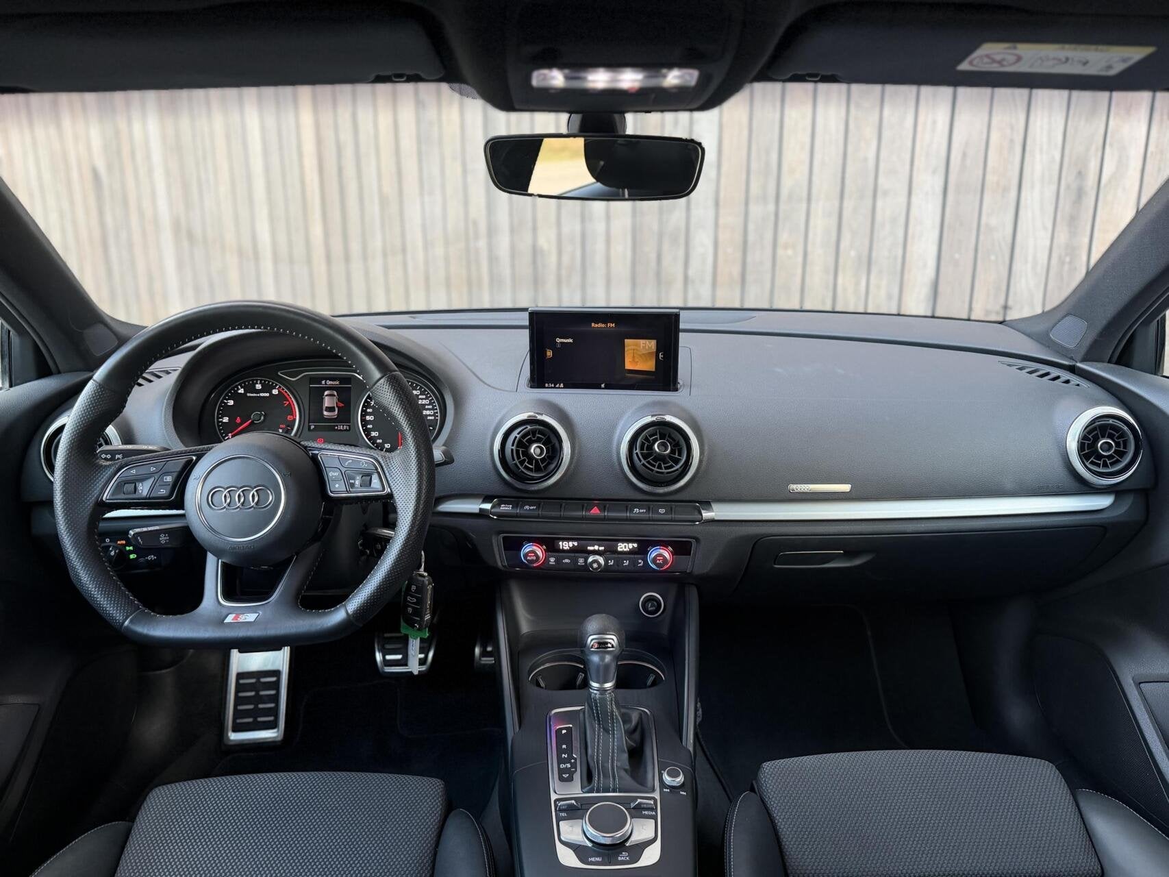 Audi A3 Limousine 30 TFSI S-LINE | BLACK PAKKET | NAP | TREK, Auto's, Stof, Gebruikt, 116 pk, Zwart