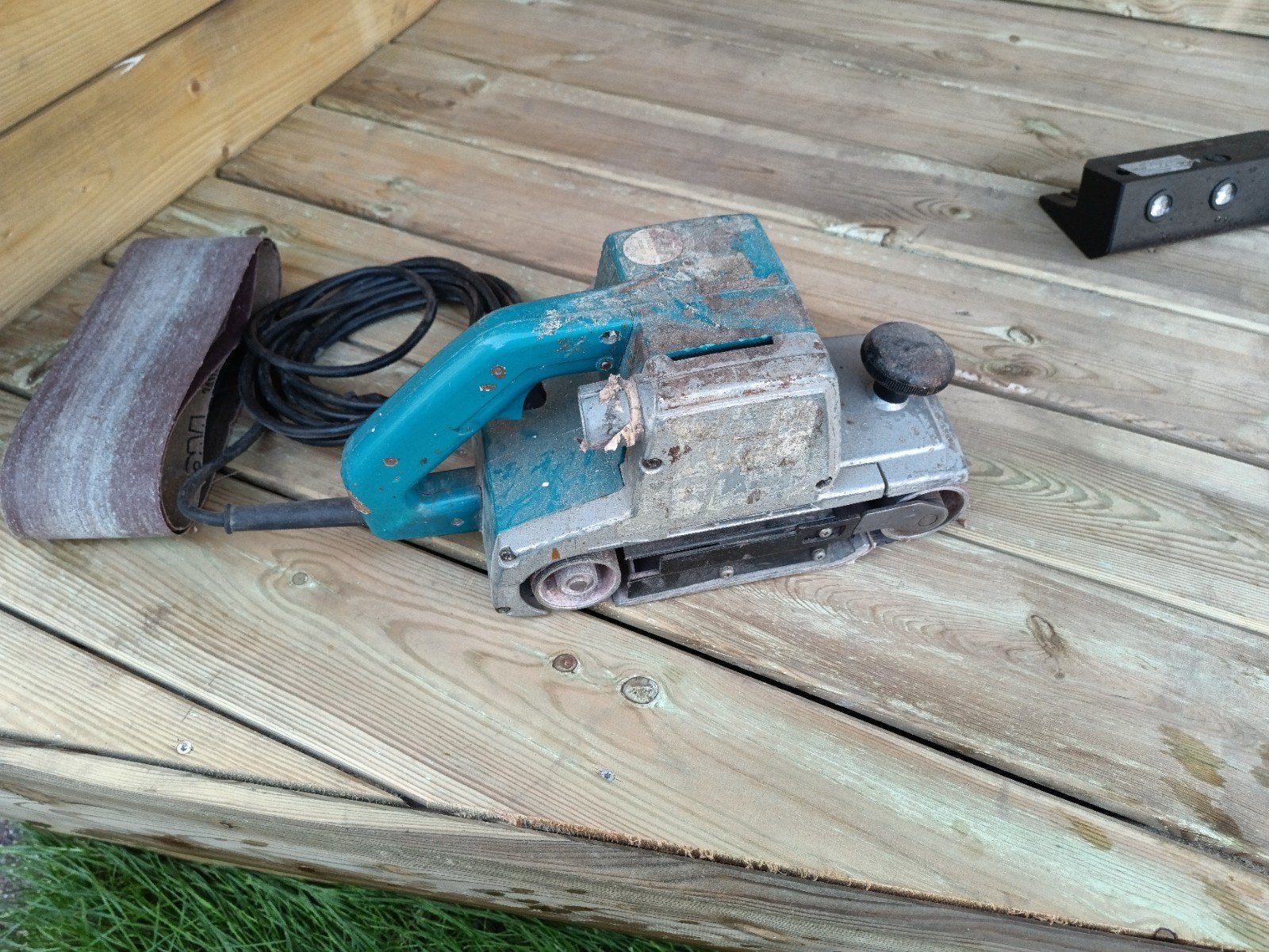 Makita bandschuurmachine 9401, Doe-het-zelf en Verbouw, Ophalen of Verzenden, Gebruikt, 600 tot 1200 watt, Bandschuurmachine
