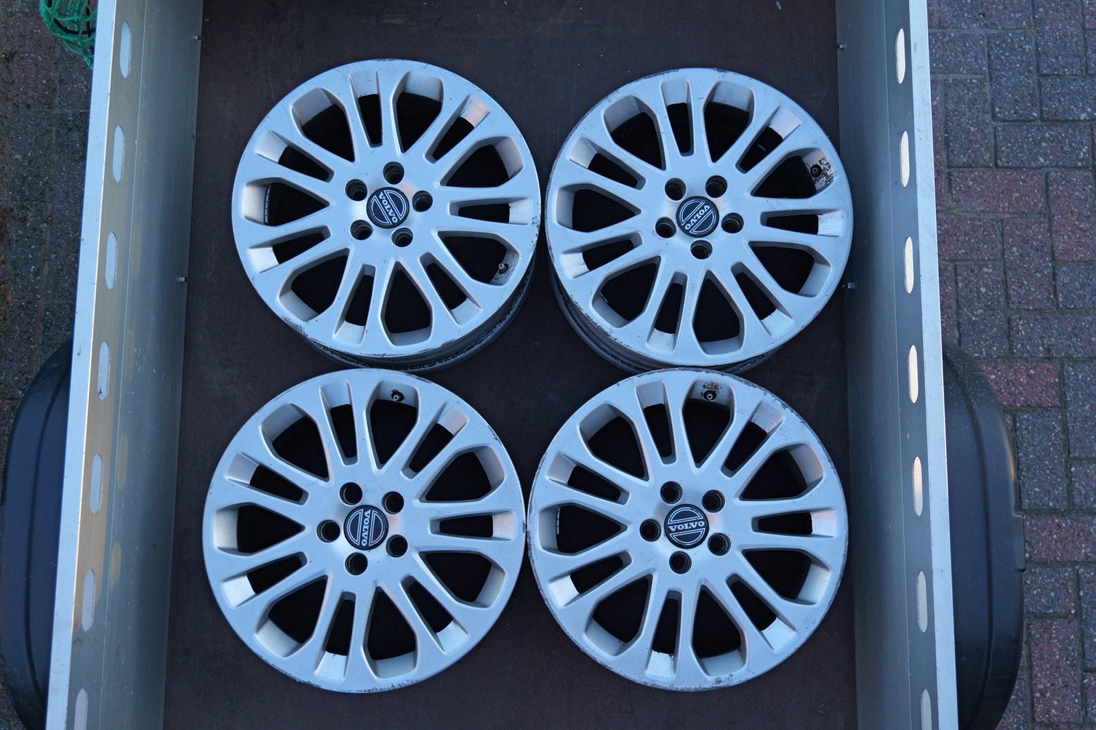 Set 17 inch Volvo Sagitta velgen - Origineel Volvo, Ophalen, Gebruikt, Velg(en), 17 inch