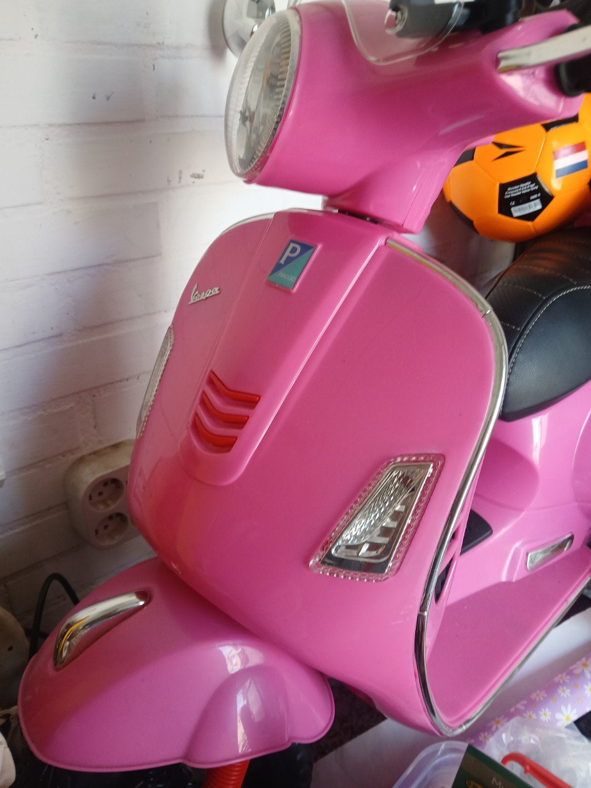 mooie kinder scooter roze vespa zeer goed, Ophalen, Zo goed als nieuw