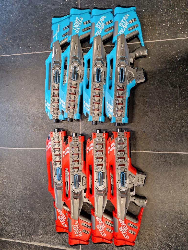 Lasergame set 8 stuks (4 rood, 4 blauw) met vesten, Ophalen of Verzenden, Gebruikt, Jongen of Meisje