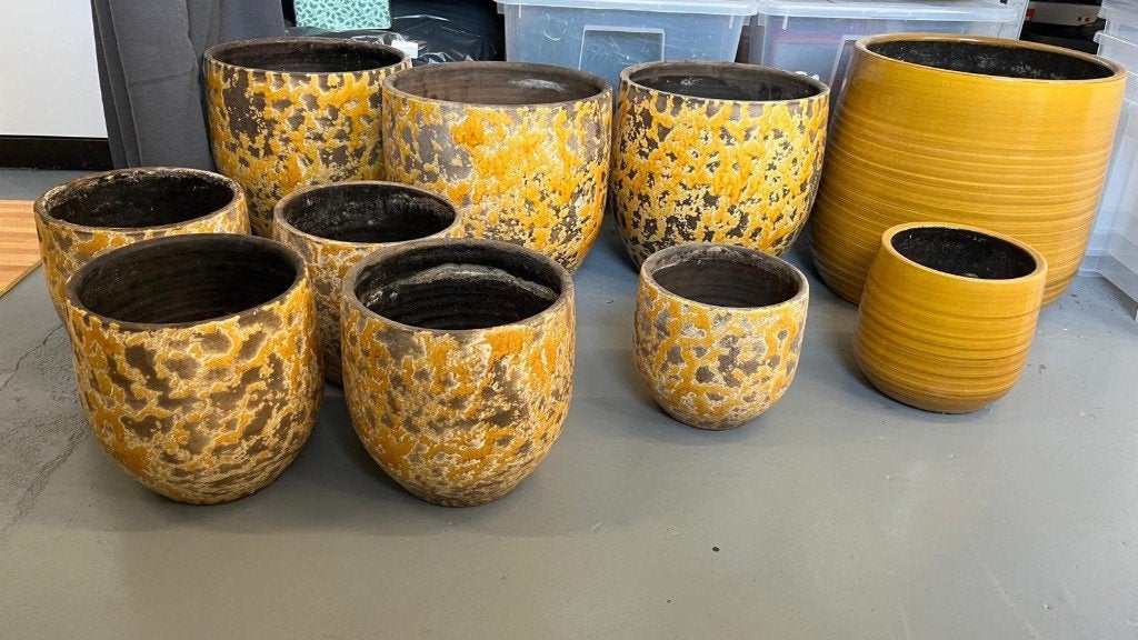 Set van 8 stuks Intratuin bloempotten okergeel/taupe/grijs, Steen, Gebruikt, Rond, Binnen