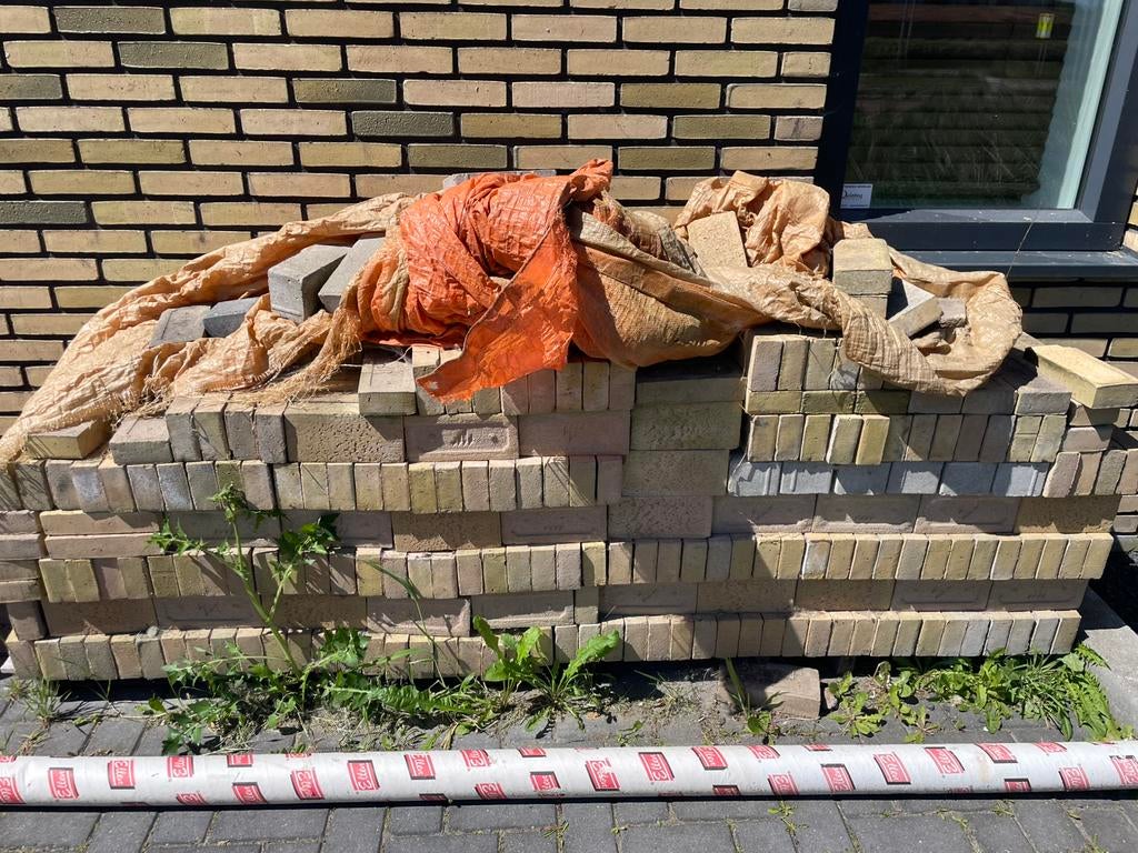 Bakstenen. Stapel bakstenen., Doe-het-zelf en Verbouw, Metselstenen, Ophalen, Nieuw, Bakstenen