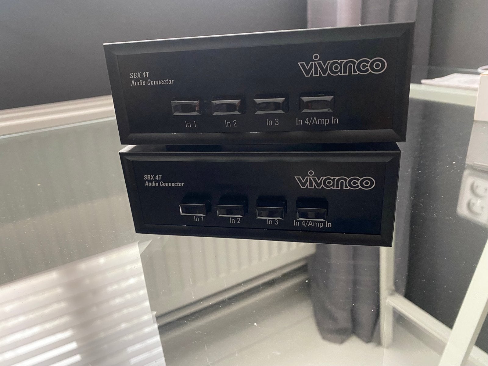 Audio connector  2x (4 audioapp. op 1 anologe in of uitgang), Ophalen of Verzenden, Zo goed als nieuw