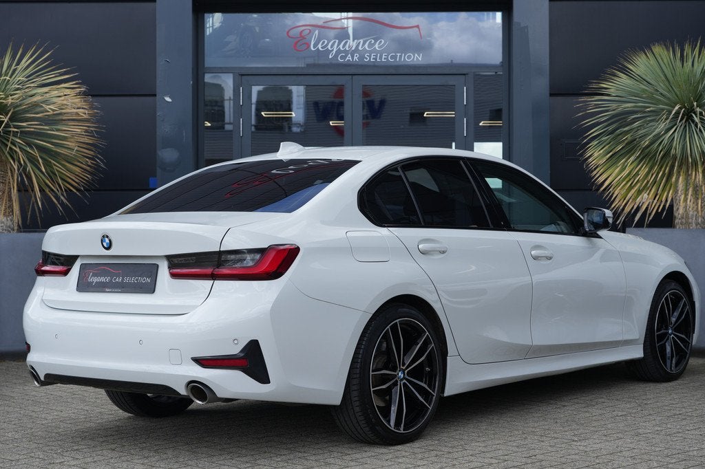 BMW 3 Serie 318i Sportline High Executive 157pk Navigatie/Ap, Automaat, 1998 cc, Achterwielaandrijving, Gebruikt