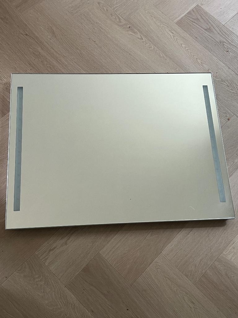 Badkamer spiegel met verlichting, Huis en Inrichting, Ophalen, Spiegelkast, 50 tot 100 cm, Zo goed als nieuw