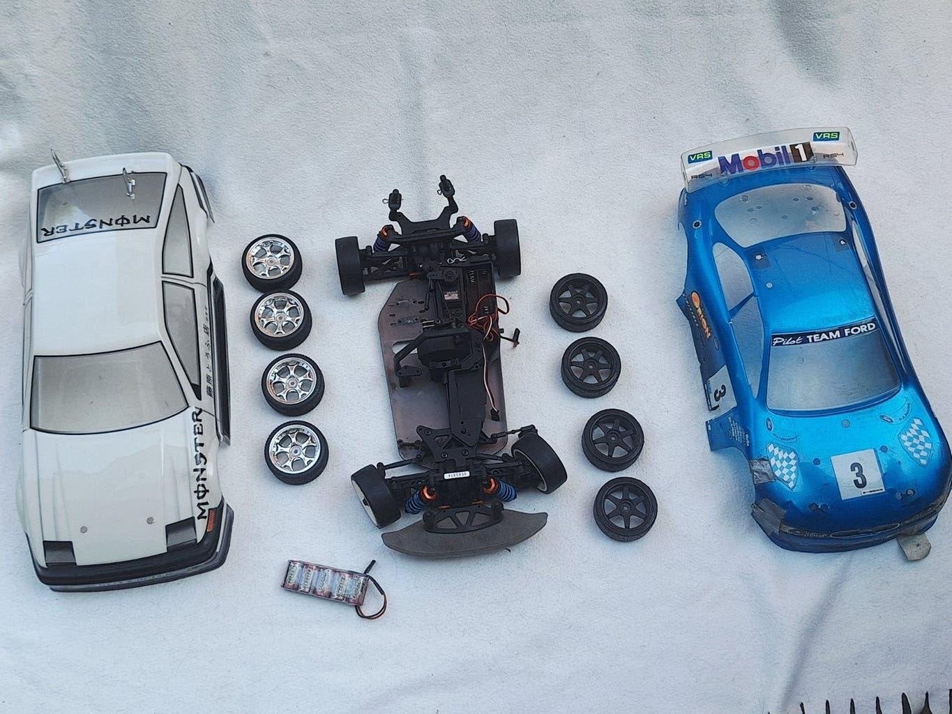 RC Drift Auto met 2 Kappen Ford en Toyota en Extra Wielen, Elektro, Gebruikt, Ophalen of Verzenden, Schaal 1:10