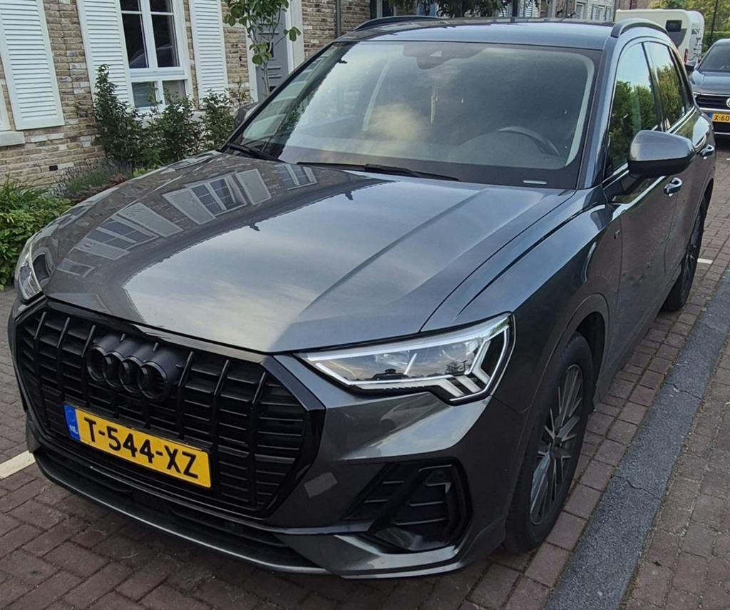 Audi Q3 35 Tfsi 150pk S Tronic S-Line Black Edition 2019, Auto's, 4 cilinders, Automatische klimaatregeling, 14 km/l, Overige kleuren
