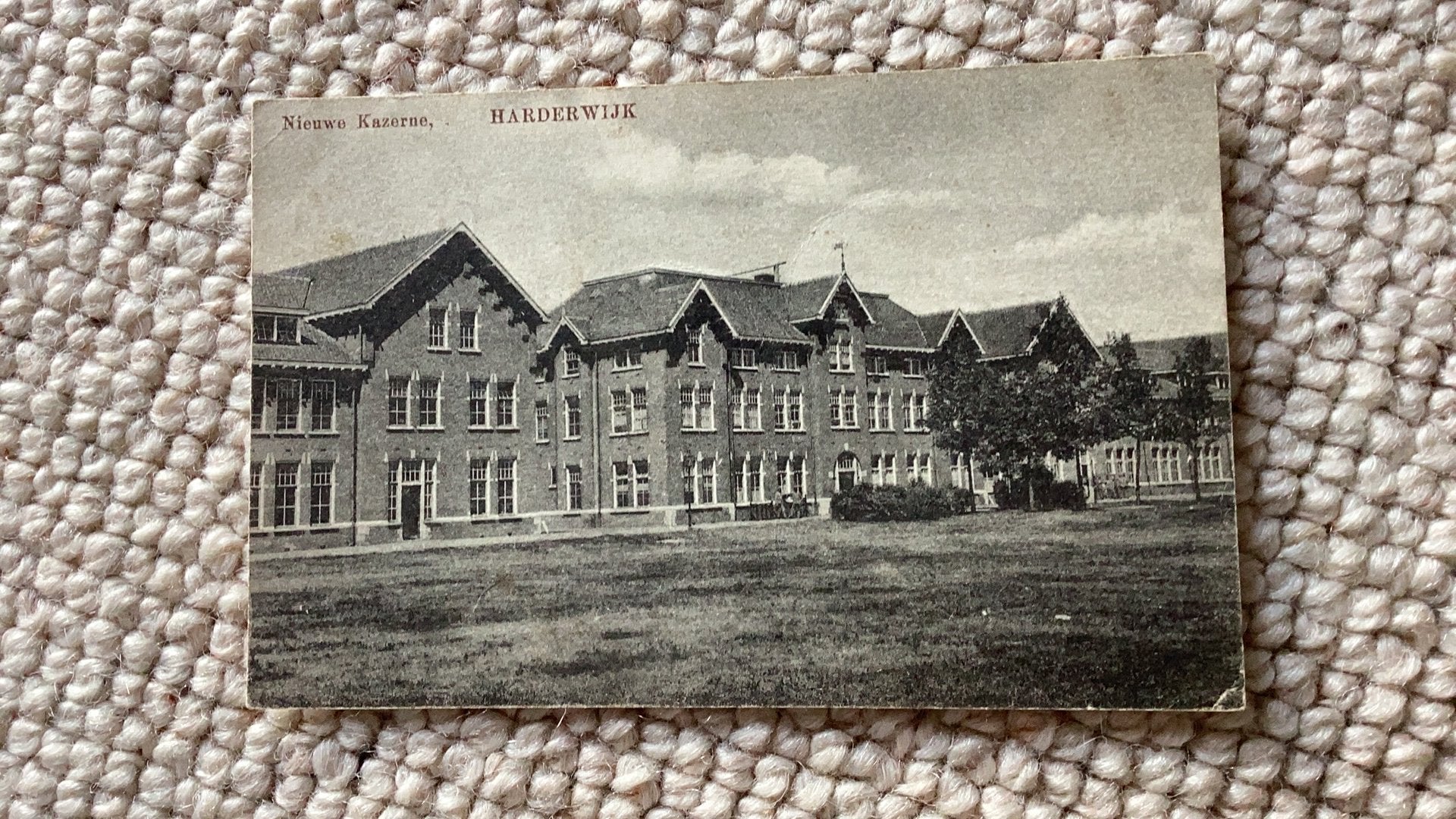 Ansichtkaart Harderwijk Nieuwe Kazerne begin 1900. 987, Verzamelen, Ophalen of Verzenden, Voor 1920, Gelopen, Gelderland