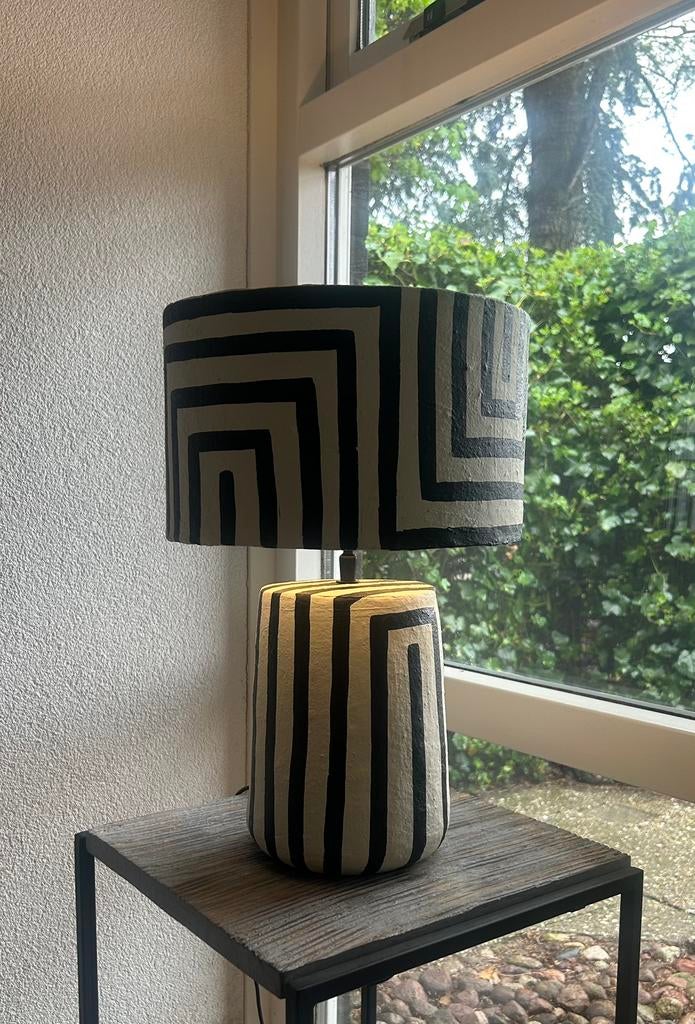 By -Boo tafellamp zwart wit, Huis en Inrichting, Lampen | Tafellampen, Overige materialen, Modern klassiek, Ophalen of Verzenden