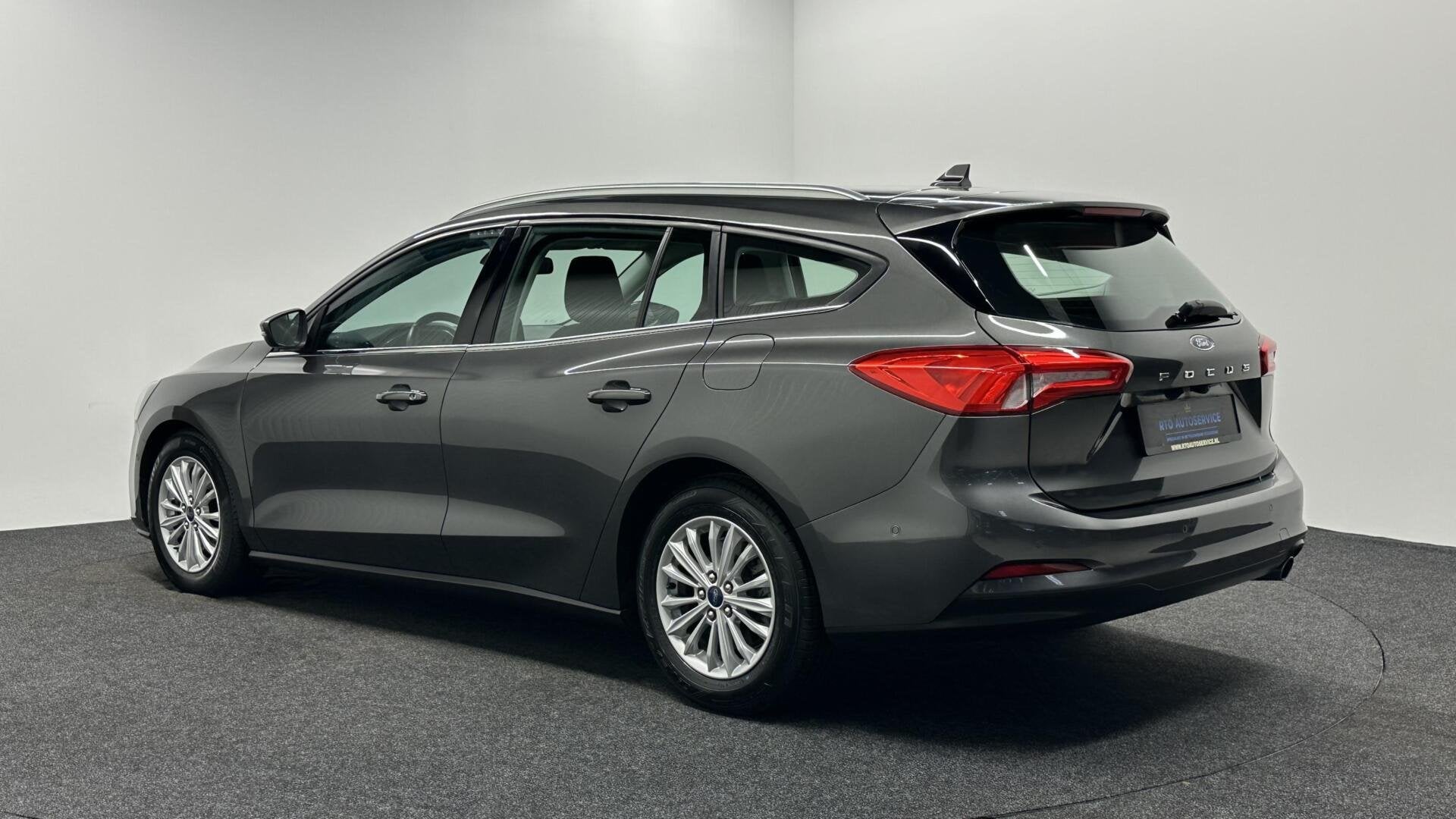 Ford Focus Wagon 1.5 EcoBlue Business NAVI CARPLAY CRUISE EC, Auto's, Stof, Gebruikt, Euro 6, 4 cilinders