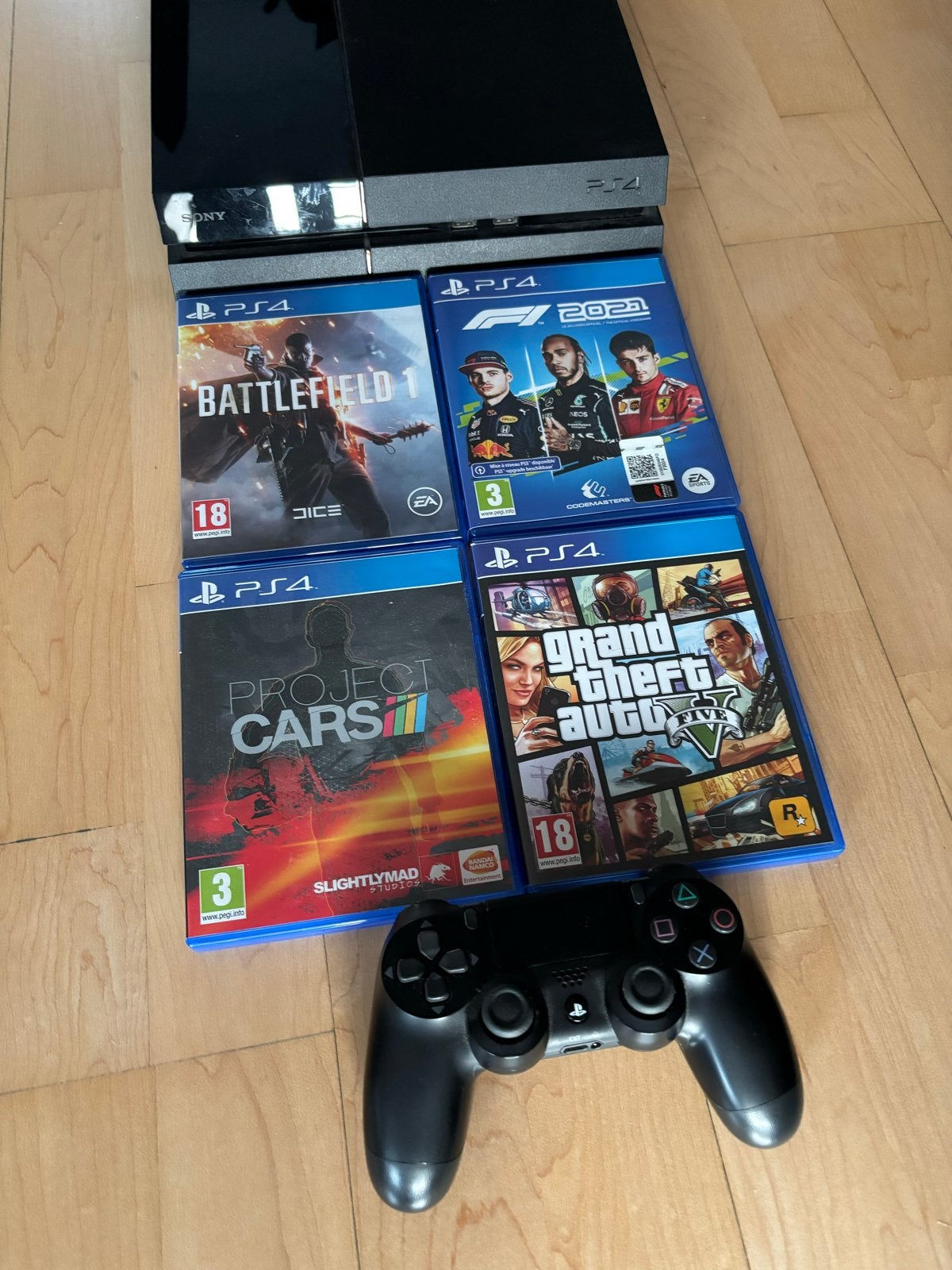PlayStation 4 met controller en 4 games (o.a. GTA 5), Ophalen of Verzenden, Met 1 controller, Original, Gebruikt