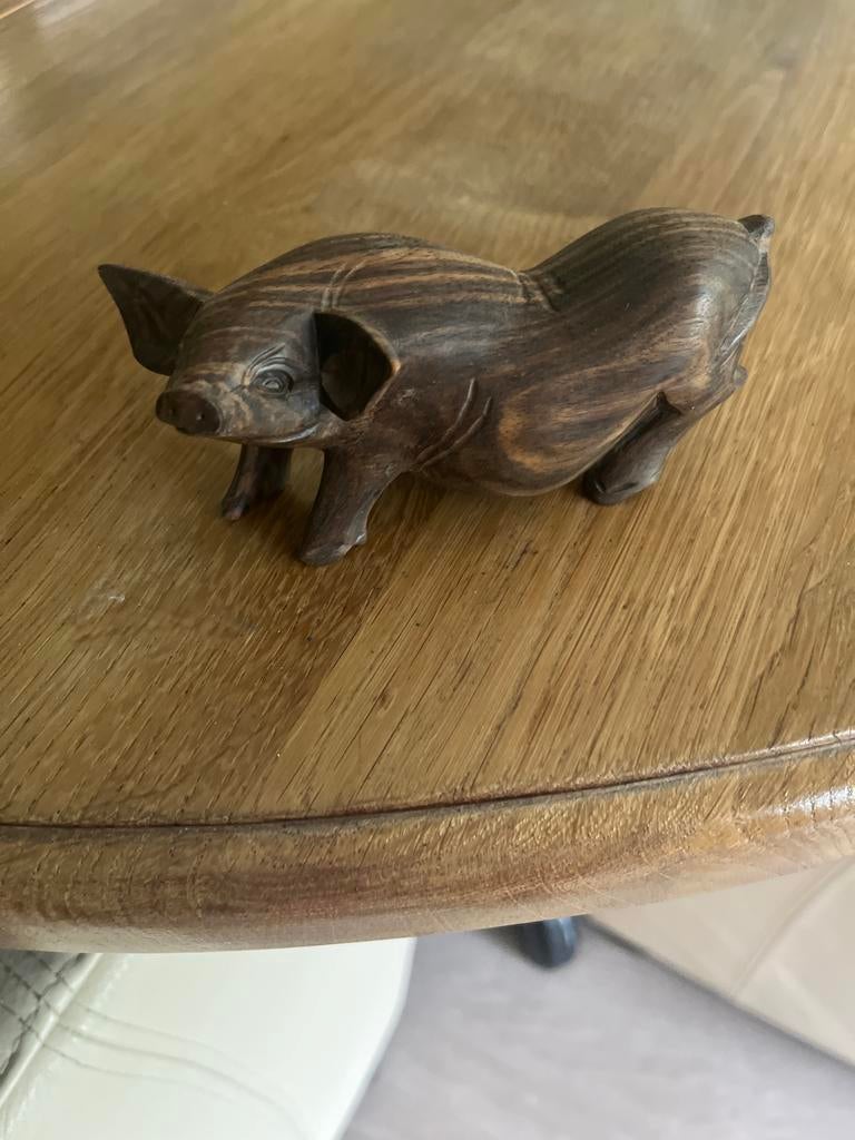 Handgesneden houten varken beeldje, indonesisch ., Minder dan 20 cm, Ophalen of Verzenden, Beeld, Hout