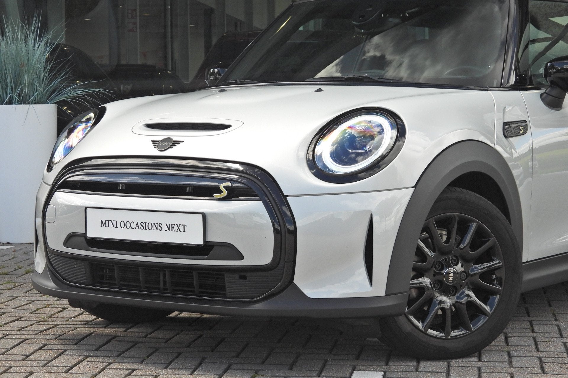 MINI Electric Classic / Panoramadak / Sportstoelen / Comfort, Auto's, Met garantie (alle), 184 pk, 28 kWh, 154 min
