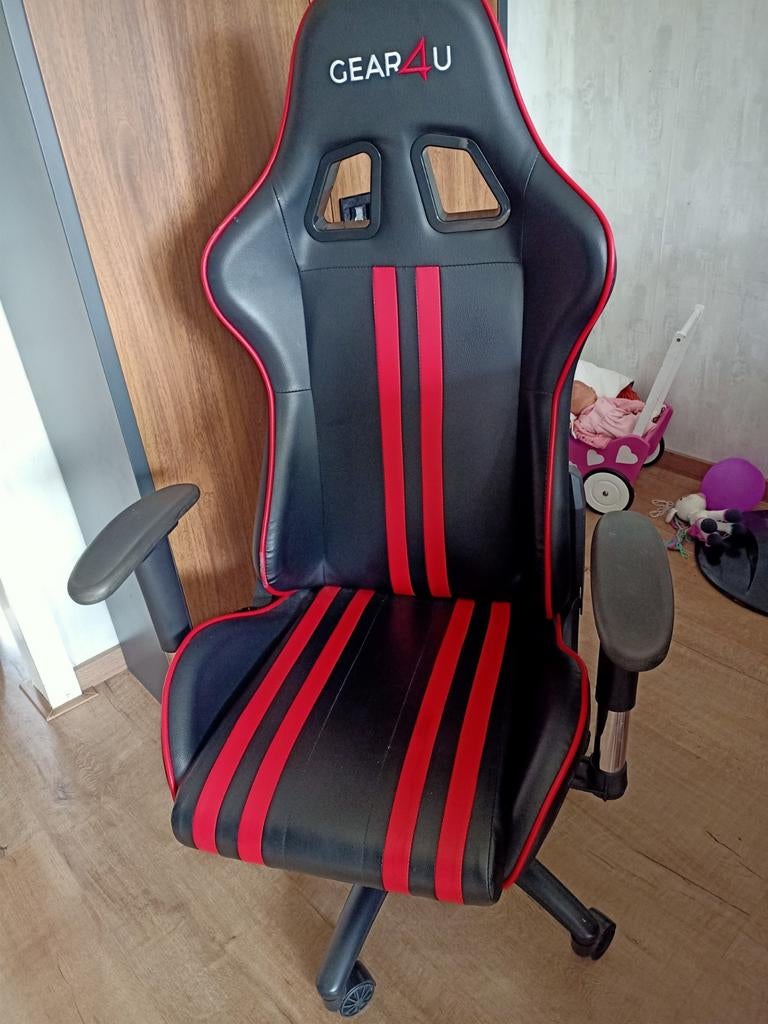 Gaming Stoel GEAR4U Zwart/Rood - Comfortabel en Stijlvol, Gebruikt, Zwart, Ophalen of Verzenden, Gaming bureaustoel