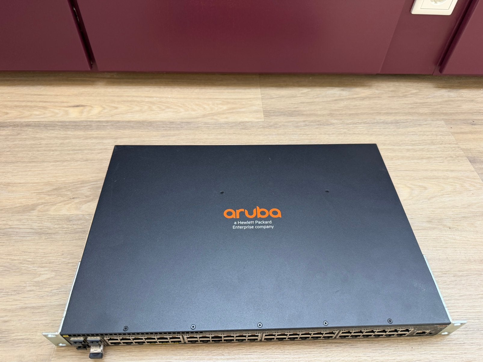 Aruba 48-Port PoE Switch netwerk switch, Ophalen of Verzenden, Zo goed als nieuw, 15 inch, 2 tot 3 Ghz