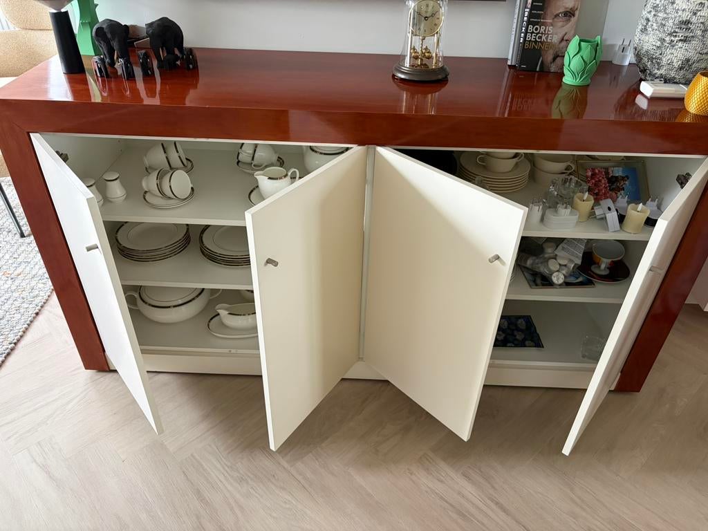 Dressoir van notenhout - zware kwaliteit en in goede staat, Huis en Inrichting, Kasten | Dressoirs, Ophalen, Met deur(en), 150 tot 200 cm