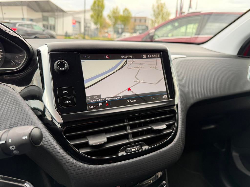 Peugeot 208 1.2 PureTech Allure AUT|Clima|Cruise|NAVI|Dealer, Stof, Gebruikt, Euro 6, 1199 cc
