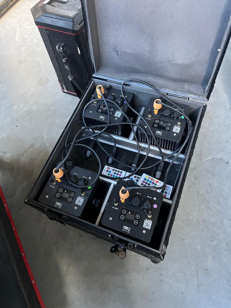 Uplights voor binnen en buiten gebruik 4x dmx gestuurd, Zo goed als nieuw, Info@mobiscreen.tv, NNB, Ophalen